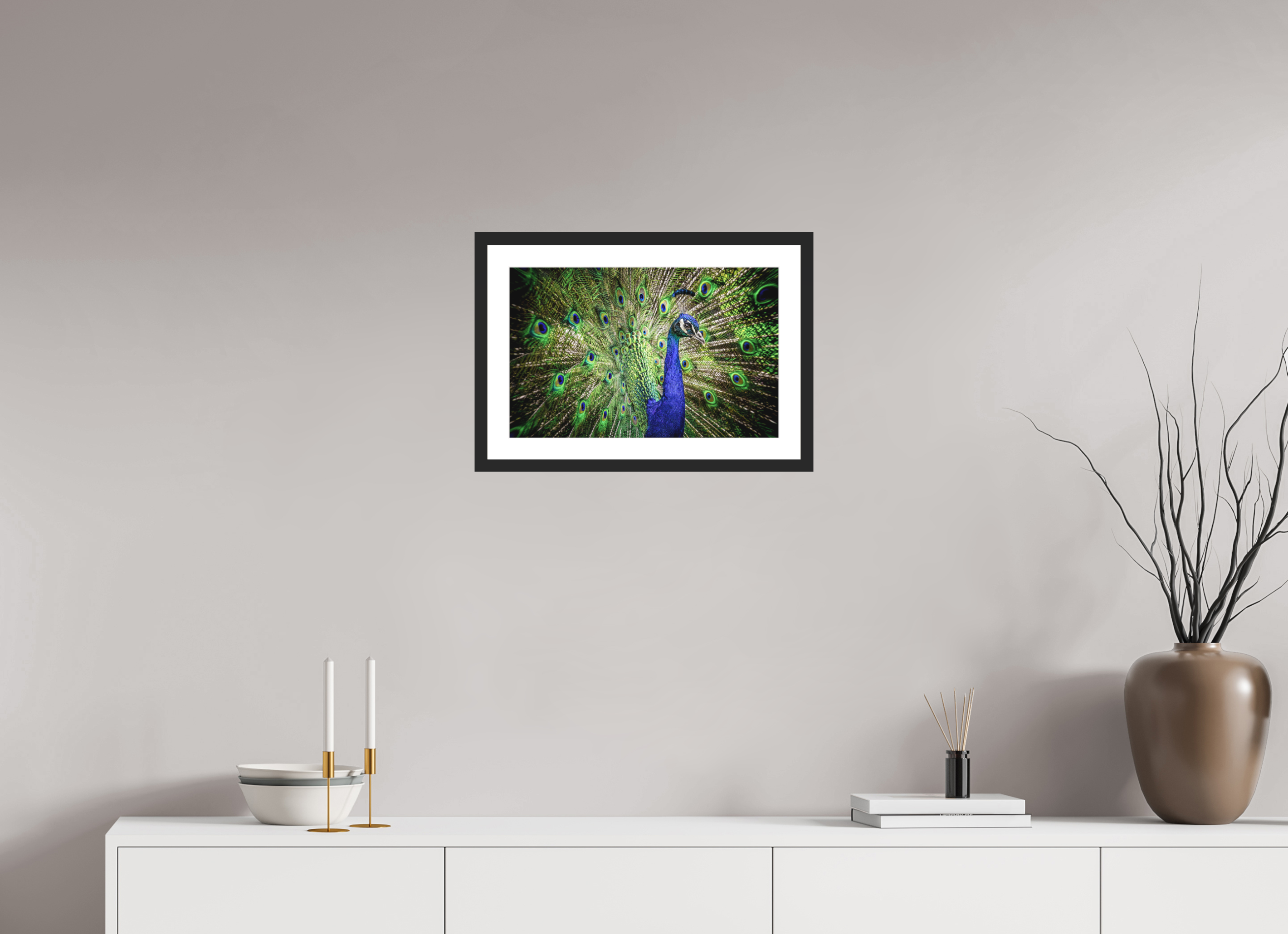 46.8 x 30 cm, Premium Fine Art – Baryta – Black Frame – Museum Glass The Peacock’s Crown